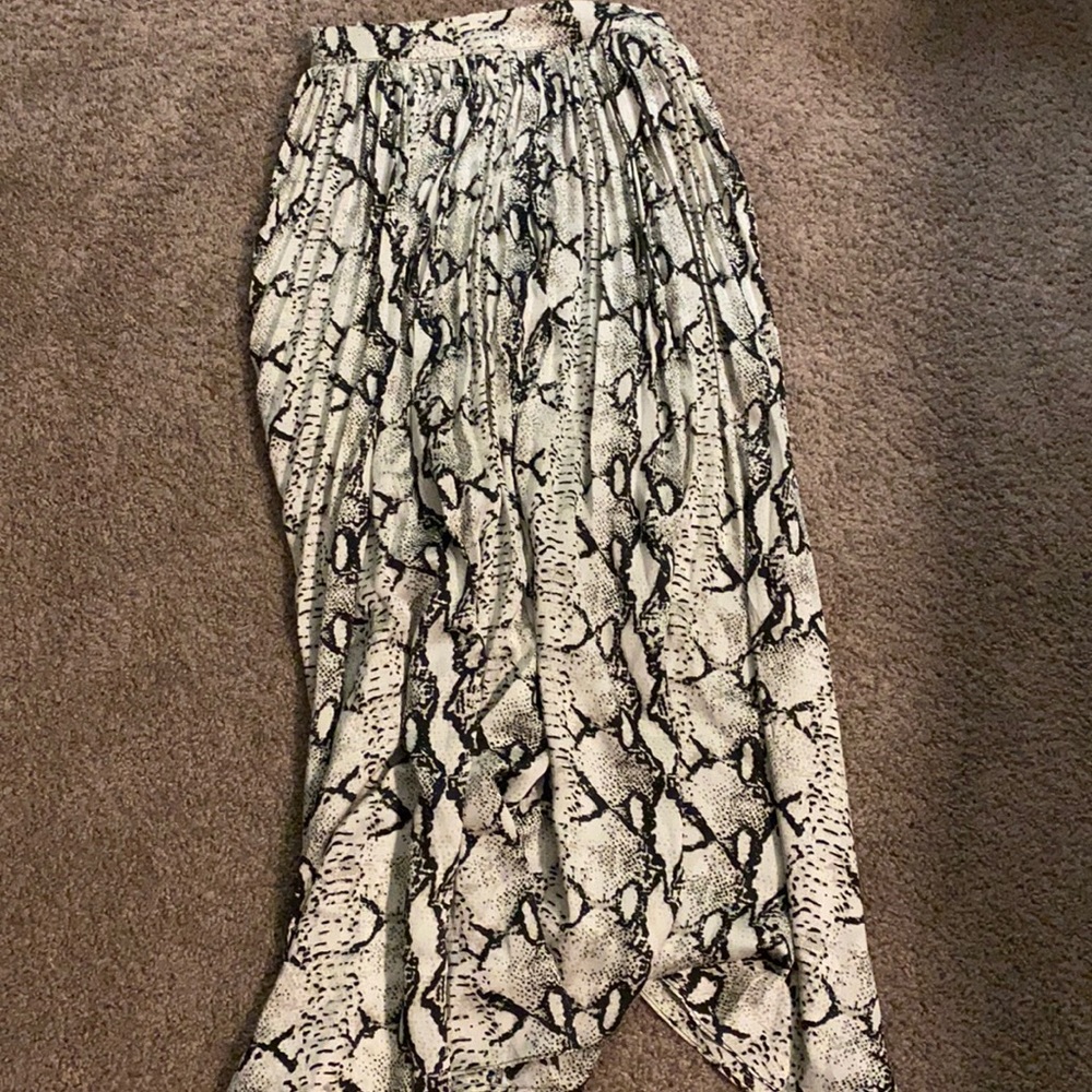 Pleated midi/max skirt
